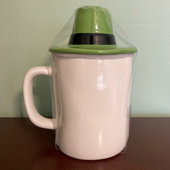 ☘️COPY - NWT! Rae Dunn “Kiss Me” Ceramic Mug with Hat Topper - Picture 3 of 4